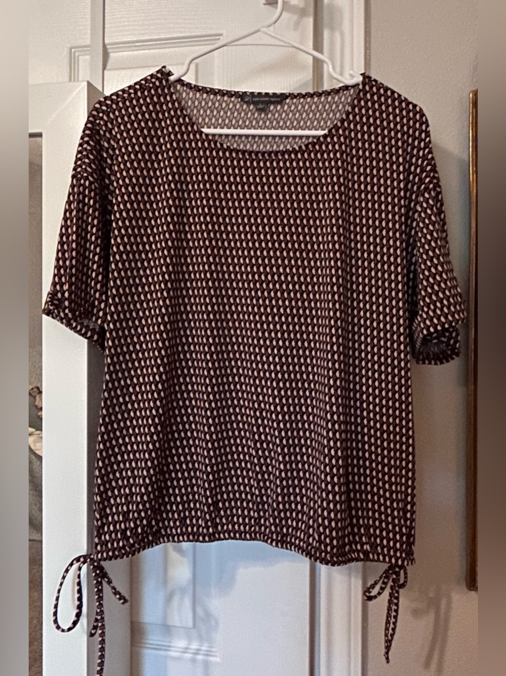 Adrianna Papell Black, Brown & Light Pink Printed Short Sleeve Tie-Hem Top